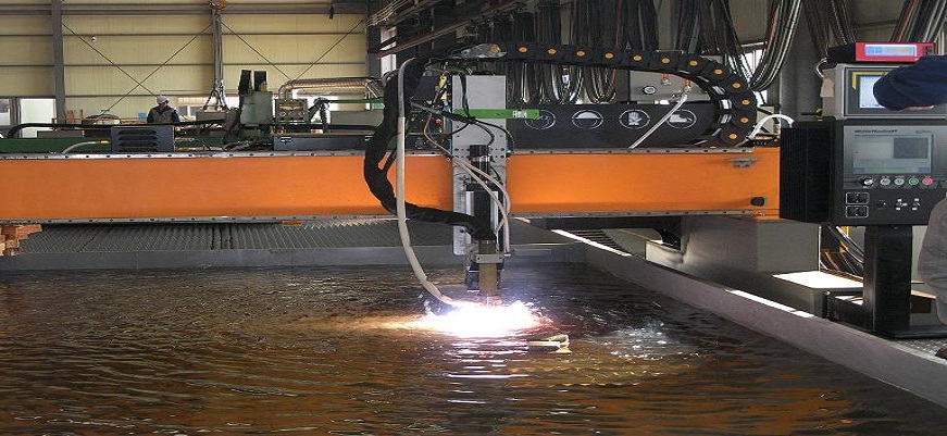 Underwater plasma cutting